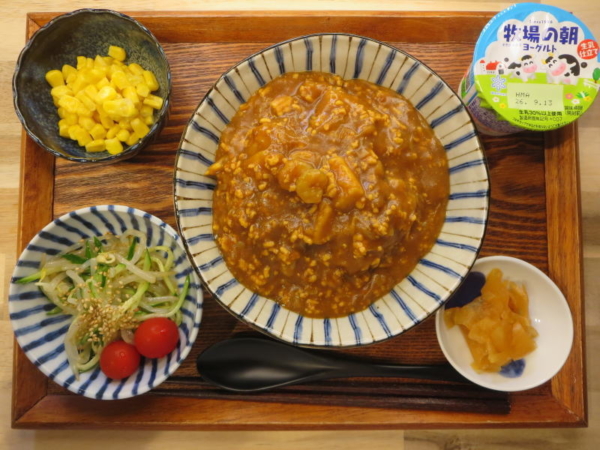 シーフード入り挽肉カレーの献立