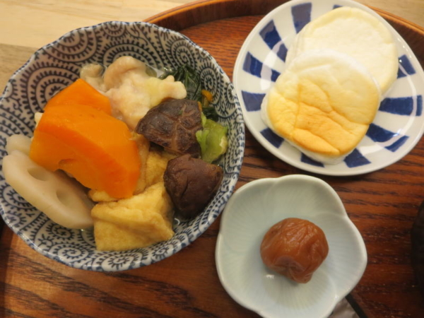 厚揚げと鶏肉の白だし煮(京都はんなり一菜)、焼チーズはんぺん、梅干