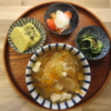 落としたまご入り麺つゆかけごはんの献立