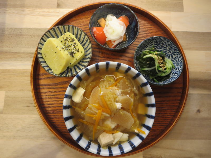 落としたまご入り麺つゆかけごはんの献立