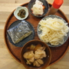 おにぎらずとうどんの献立