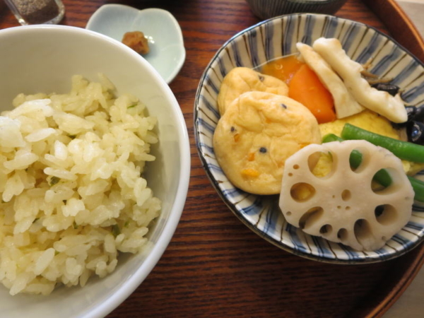 ピラフ(前日の残り)、京のおばんざい盛合せ(京都はんなり一菜)