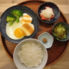 目玉焼きとチーズはんぺんの献立