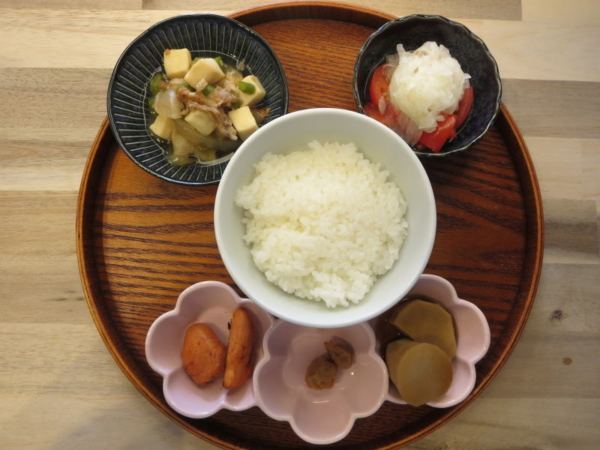 肉豆腐の梅肉添え(京都はんなり一菜)の献立